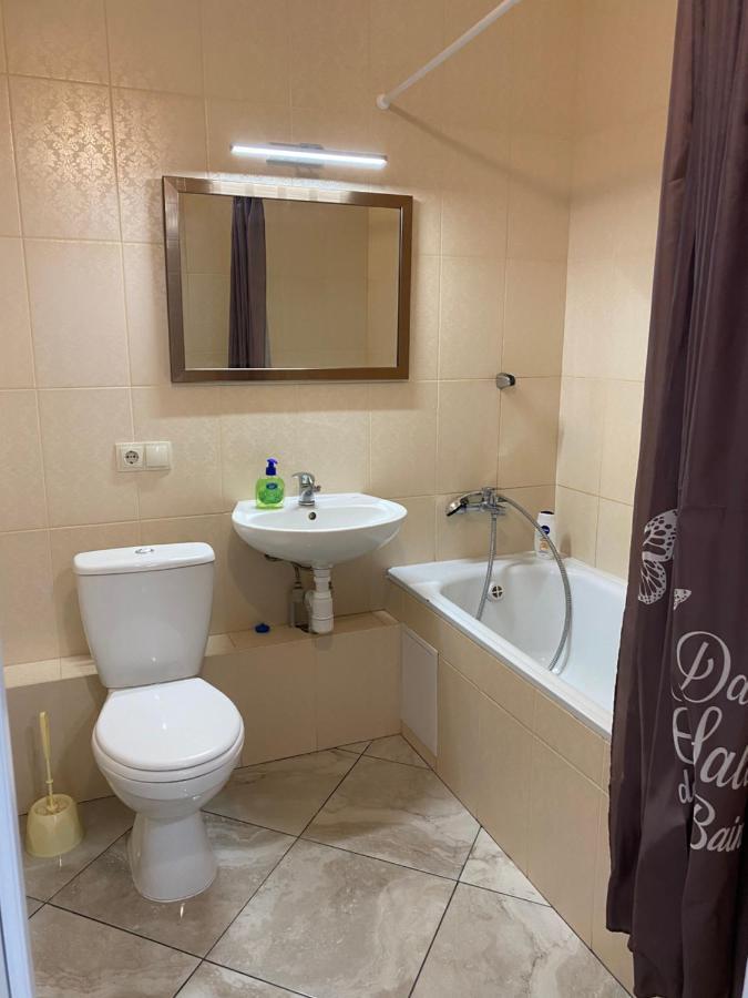 Cozy Apartment On Gmyri 12B Near Metro Poznyaki キエフ エクステリア 写真