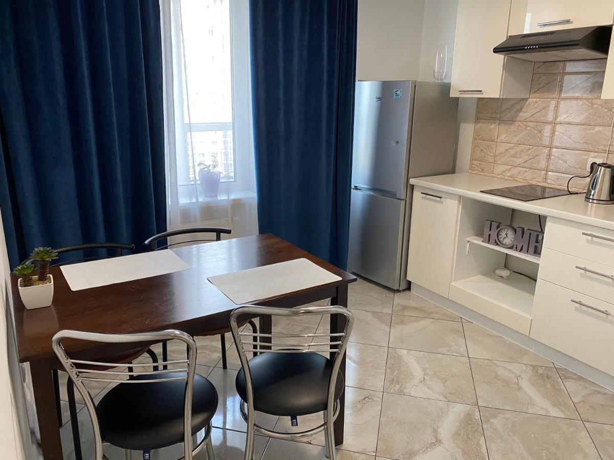 Cozy Apartment On Gmyri 12B Near Metro Poznyaki キエフ エクステリア 写真